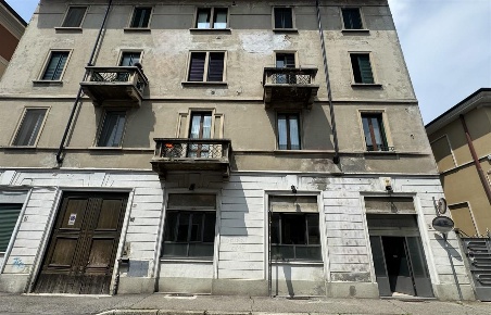 Foto Negozio in via Pacinotti, Monza San Giuseppe di 300 m² con 3 locali