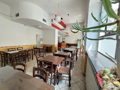 Foto Negozio in via Pacinotti, Monza San Giuseppe di 300 m² con 3 locali