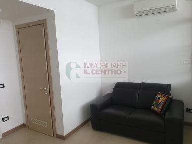 Foto Ufficio a Sarzana di 70 m² con 2 locali in vendita