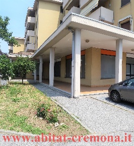 Foto Locale commerciale in via pampurino, Cremona Sant'Ambrogio di 320 m²