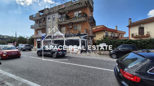 Foto Bar in Via Niso, Ardea Ardea Paese di 100 m² con 4 locali in vendita