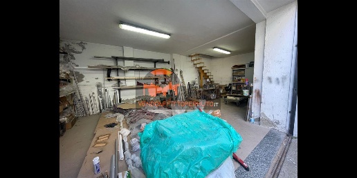 Foto Magazzino in VIA INDIPENDENZA, Romano di Lombardia Centro di 215 m²