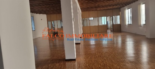 Foto Ufficio in VIA VENINI, Milano Pasteur di 450 m² con 3 locali