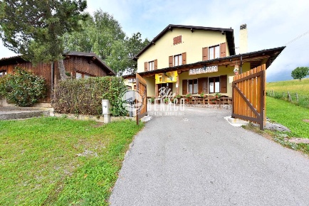 Foto Hotel in via rest, Magasa di 350 m² con 6 locali in vendita