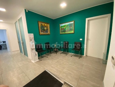 Foto Ufficio in Via Italia, Monza Centro Storico di 16 m² con 1 locali