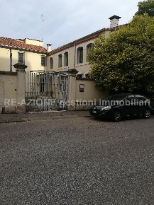 Foto Show room a Vicenza di 740 m² con 10 locali in vendita