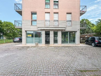 Foto Negozio in viale randi, Ravenna Borgo Nuovo - Ospedale di 240 m²