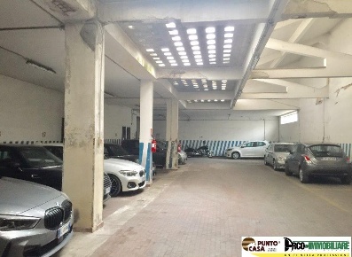 Foto Locale commerciale in Via Vincenzo  Di Marco, Palermo di 638 m²