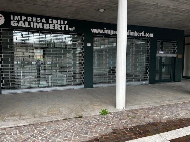 Foto Negozio in piazza primo candiani, Robecchetto con Induno Centro