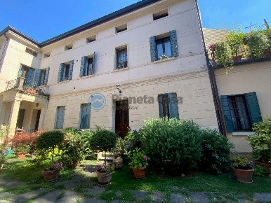 Foto Case semi ndipendenti in Corso Umberto I, Padova di 192 m² in vendita