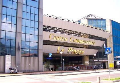 Foto Negozio in corso carlo alberto di savoia, Lecco Pescarenico di 83 m²