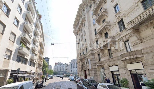 Foto Negozio in Via Cesare Battisti, Milano Guastalla di 70 m² con 2 locali
