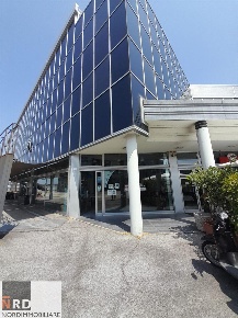 Foto Negozio in Zanellini, Mantova Lunetta Frassino di 85 m² con 2 locali