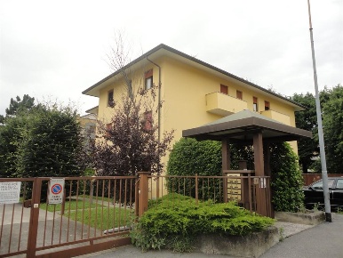 Foto Locale commerciale in Via Isonzo, Giussano Centro di 140 m² in vendita