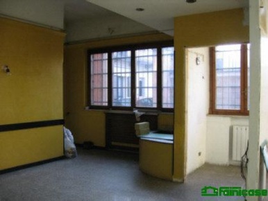Foto Negozio in Via S.Ambrogio, Melzo di 155 m² con 2 locali in affitto