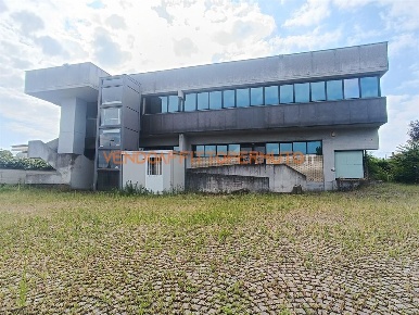 Foto Negozio in VIA SAN FERMO, Palosco di 2250 m² con 5 locali in vendita