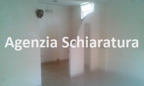 Foto Negozio a Montelabbate Centro di 50 m² con 1 locali in affitto