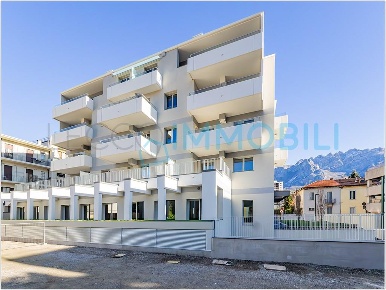 Foto Ufficio in via aspromonte, Lecco Centro di 168 m² in affitto