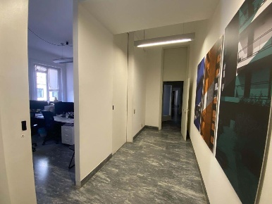 Foto Ufficio in Via Serbelloni, Milano Palestro di 340 m² con 11 locali