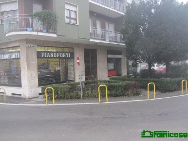 Foto Negozio in Via A. Pasta, Melzo di 65 m² con 1 locali in affitto
