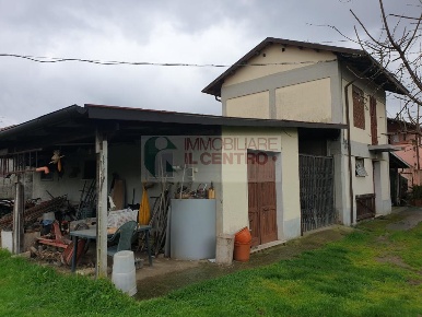 Foto Magazzino a Sarzana di 170 m² con 5 locali in vendita