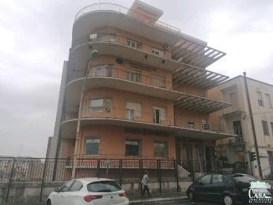 Foto Ufficio a Ragusa Centro di 300 m² con 10 locali in vendita