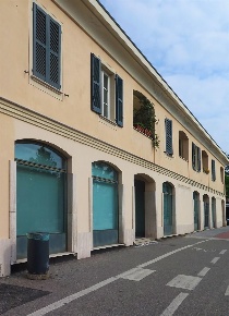 Foto Locale commerciale in Piazza Daelli, Villasanta di 330 m² in affitto