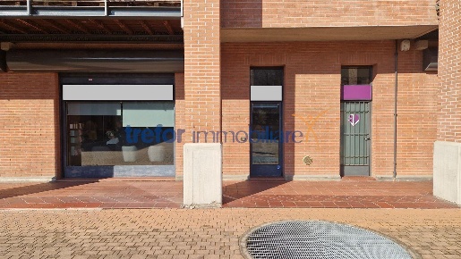 Foto Negozio in via Triulziana, San Donato Milanese Centro di 65 m²