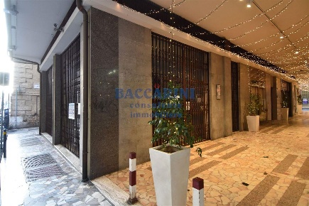 Foto Negozio in CORSO MAZZINI, Faenza di 105 m² con 2 locali in vendita