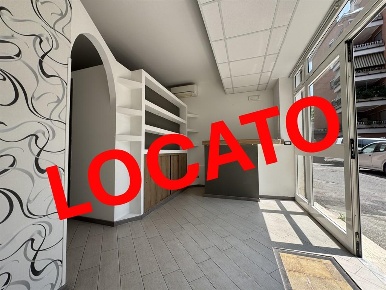 Foto Negozio in piazza aldo moro, Albano Laziale Centro di 55 m² in affitto