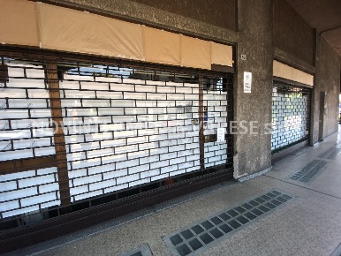 Foto Negozio in Via Paive, Azzate Centro di 430 m² con 3 locali in vendita