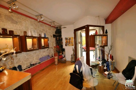 Foto Locale commerciale a Ragusa Centro di 30 m² con 2 locali in affitto