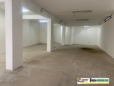 Foto Magazzino in Via Francesco Speciale, Palermo di 157 m² con 1 locali