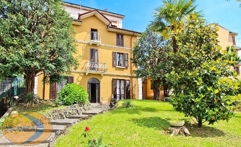 Foto Villa unifamiliare in Via Garibaldi, Barzanò Centro di 220 m²