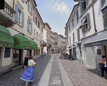 Foto Bar in VIA ITALIA, Monza Centro Storico di 100 m² con 2 locali