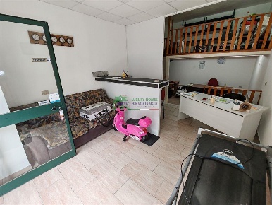 Foto Locale commerciale a Ragusa Centro di 40 m² con 1 locali in vendita
