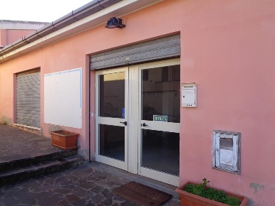Foto Attività commerciale a Tratalias di 100 m² con 1 locali in vendita