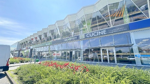 Foto Negozio in via del Commercio, Busnago di 830 m² in affitto