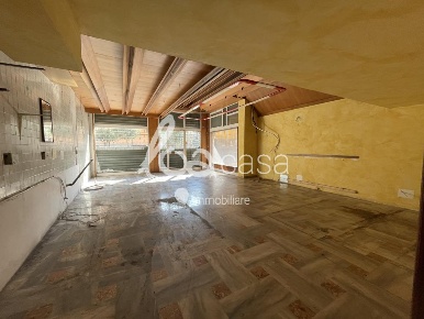 Foto Negozio a Borghetto Santo Spirito di 50 m² in vendita