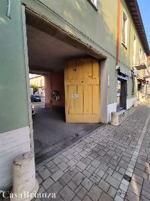 Foto Magazzino a Biassono Centro di 45 m² con 1 locali in affitto