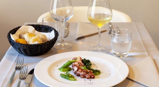 Foto Ristorante in Via Magenta, Monza San Carlo - Stazione di 200 m²