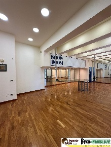 Foto Negozio in via ammiraglio Rizzo, Palermo Montepellegrino di 83 m²