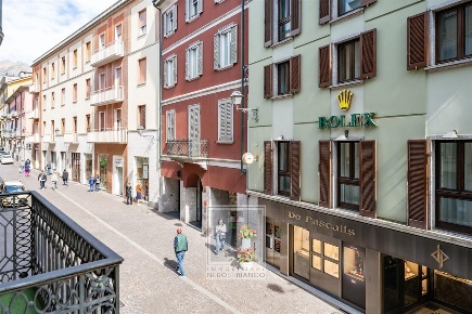 Foto Negozio in via camillo benso conte di cavour, Lecco Centro di 109 m²