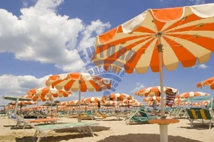 Foto Attività commerciale a Cesenatico di 4000 m² con 10 locali in vendita