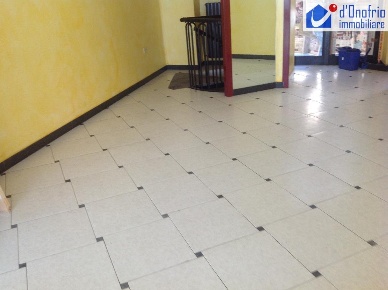 Foto Locale commerciale a Campobasso di 90 m² in vendita