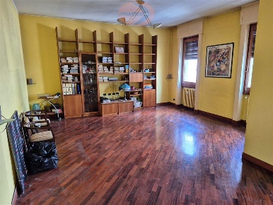 Foto Appartamento in Via Alessandro Manzoni, Casatenovo Centro di 138 m²