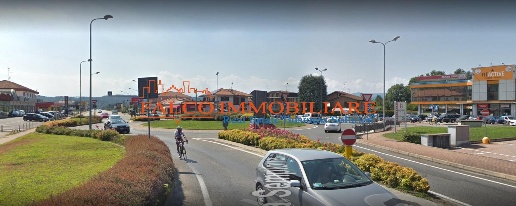 Foto Negozio in ss33 del sempione, Castelletto sopra Ticino Centro