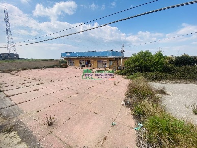 Foto Locale commerciale a Ragusa Puntarazzi - Pozzillo di 800 m² in affitto