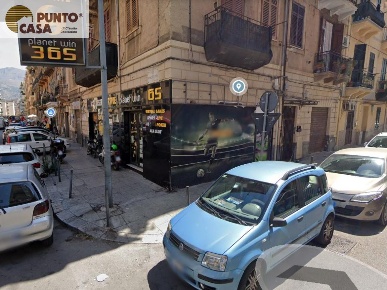 Foto Negozio in Via Perez, Palermo Oreto - Perez di 70 m² con 1 locali