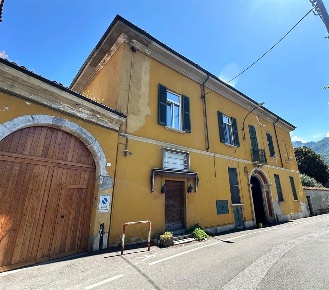 Foto Attività commerciale in via don Minzoni, Lecco Acquate di 200 m²